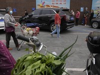 Semua Ludes! Potret Panic Buying Serang Beijing China