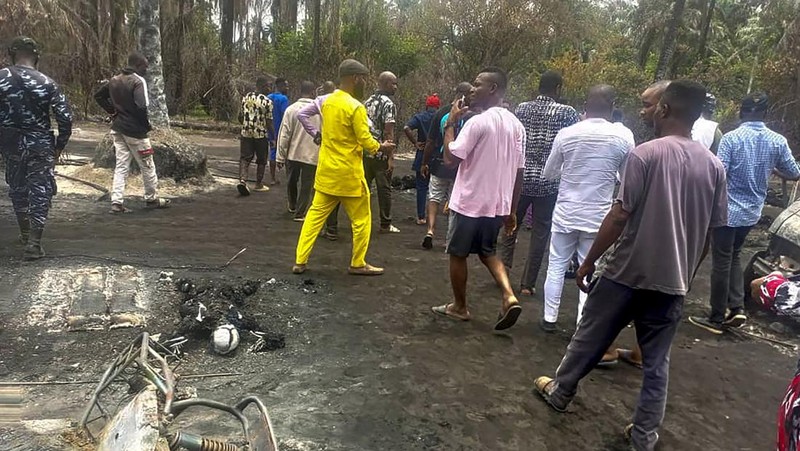 Ledakan kilang minyak ilegal di Nigeria. (REUTERS/TIFE OWOLABI)