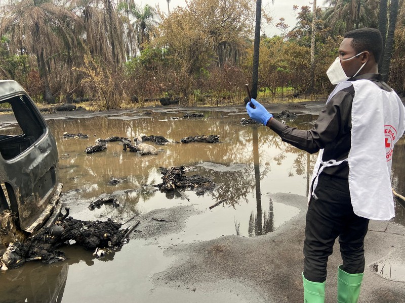 Ledakan kilang minyak ilegal di Nigeria. (REUTERS/TIFE OWOLABI) Ledakan kilang minyak ilegal di Nigeria. (REUTERS/TIFE OWOLABI)