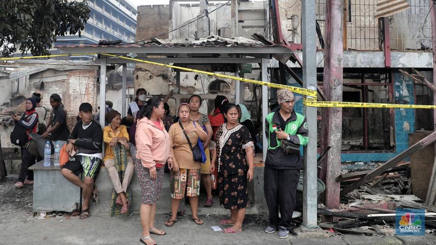 Pasca kebakaran pasar Gembrong, Jakarta, Senin, (25/4/2022). (CNBC Indonesia/Muhammad Sabki)