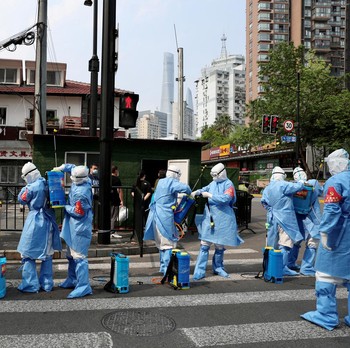 Beijing Terancam Lockdown: Antrean Mengular-Panic Buying