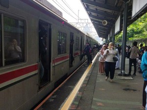 KAI Nyatakan KRL yang Tertahan di St Pasar Minggu Sudah Berangkat Lagi