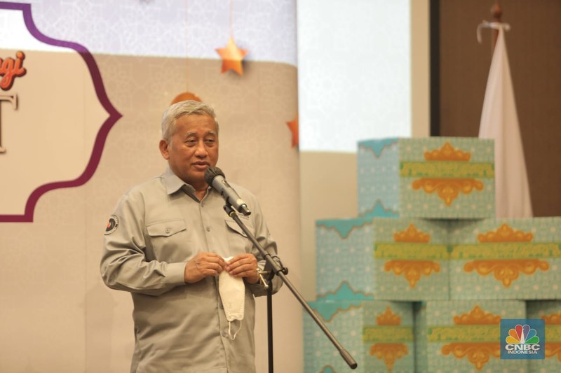 PT Bank Mega Syariah (BMS) menyalurkan zakat korporasi kepada beberapa badan dan lembaga amil zakat sebesar lebih dari Rp 17,6 miliar. Jumlah tersebut meningkat dibandingkan penyaluran zakat BMS pada tahun sebelumnya, yaitu sebesar Rp4,3 miliar. Seremoni digelar di Menara Bank Mega Syariah, Jakarta, Senin (25/4/2022). (CNBC Indonesia/Muhammad Sabki)