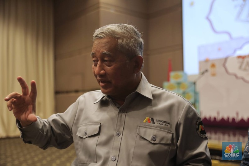 PT Bank Mega Syariah (BMS) menyalurkan zakat korporasi kepada beberapa badan dan lembaga amil zakat sebesar lebih dari Rp 17,6 miliar. Jumlah tersebut meningkat dibandingkan penyaluran zakat BMS pada tahun sebelumnya, yaitu sebesar Rp4,3 miliar. Seremoni digelar di Menara Bank Mega Syariah, Jakarta, Senin (25/4/2022). (CNBC Indonesia/Muhammad Sabki) PT Bank Mega Syariah (BMS) menyalurkan zakat korporasi kepada beberapa badan dan lembaga amil zakat sebesar lebih dari Rp 17,6 miliar. Jumlah tersebut meningkat dibandingkan penyaluran zakat BMS pada tahun sebelumnya, yaitu sebesar Rp4,3 miliar. Seremoni digelar di Menara Bank Mega Syariah, Jakarta, Senin (25/4/2022). (CNBC Indonesia/Muhammad Sabki)