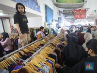 Fenomena Baju 'Impor Bangkok', Serbu Tanah Abang-Toko Online