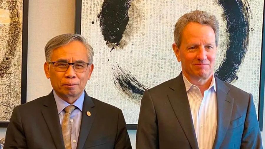 Wimboh Santoso bersama Timothy Geithner (Tangkapan layar IG @Wimboh ojk)