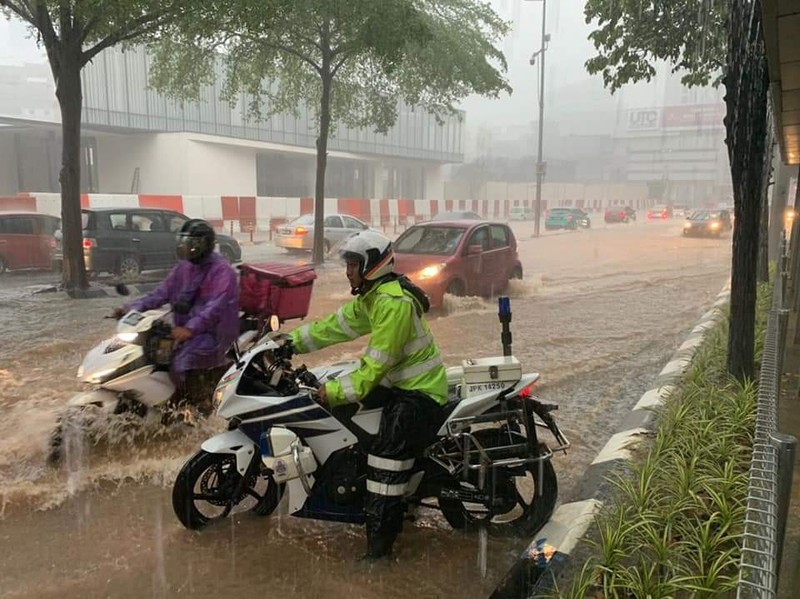 Banjir di Kuala Lumpur, Malaysia. (Tangkapan layar Twitter @DBKL2u) Banjir di Kuala Lumpur, Malaysia. (Tangkapan layar Twitter @DBKL2u)