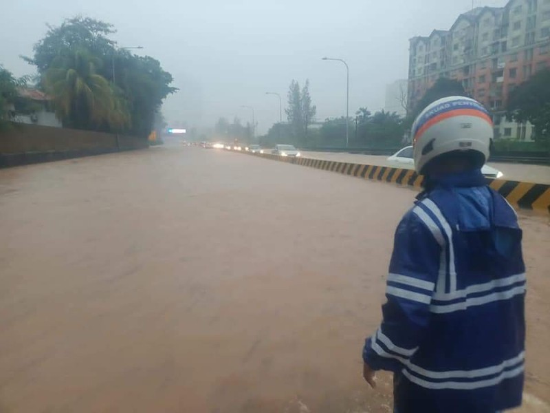 Banjir di Kuala Lumpur, Malaysia. (Tangkapan layar Twitter @DBKL2u)