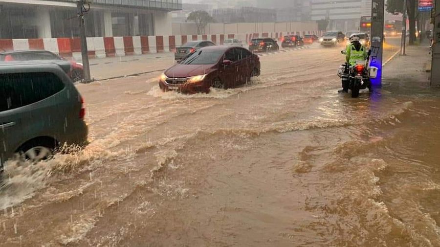 Banjir di Kuala Lumpur, Malaysia. (Tangkapan layar Twitter @DBKL2u)