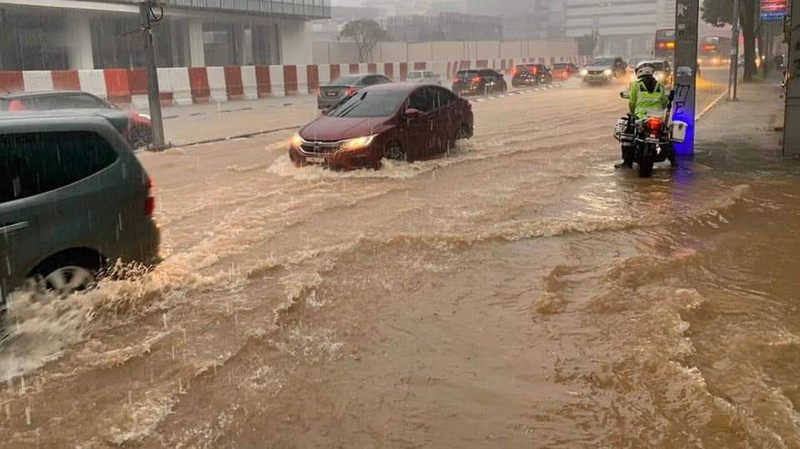 Banjir di Kuala Lumpur, Malaysia. (Tangkapan layar Twitter @DBKL2u)