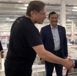 Warning Luhut: Investasi Tesla di RI Butuh Waktu & Proses