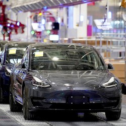 Harga Mobil Tesla Terjun Bebas Jadi Segini, Pemilik Ngamuk