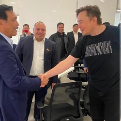 Bocoran Luhut, Begini Kronologi Starlink Masuk Indonesia