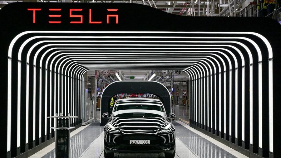 Pabrik Tesla (via REUTERS/POOL)