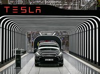Mobil Tesla Banting Harga Tetap Ga Laku, Ini Penyebabnya