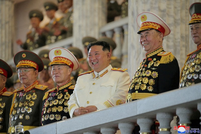 Parade militer Korea Utara (via REUTERS/KCNA) Parade militer Korea Utara (via REUTERS/KCNA)