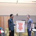 Tak Cuma Elon Musk, Mark Zuckerberg Jumpa Jokowi Pakai Kaus