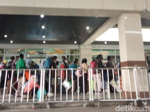 Penumpukan dan Penjualan Tiket Kapal di Tanjung Perak Jadi Bahan Evaluasi