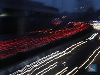 H-5 Lebaran, Hari Ini Tol Arah Cikampek Makin Ramai Kendaraan