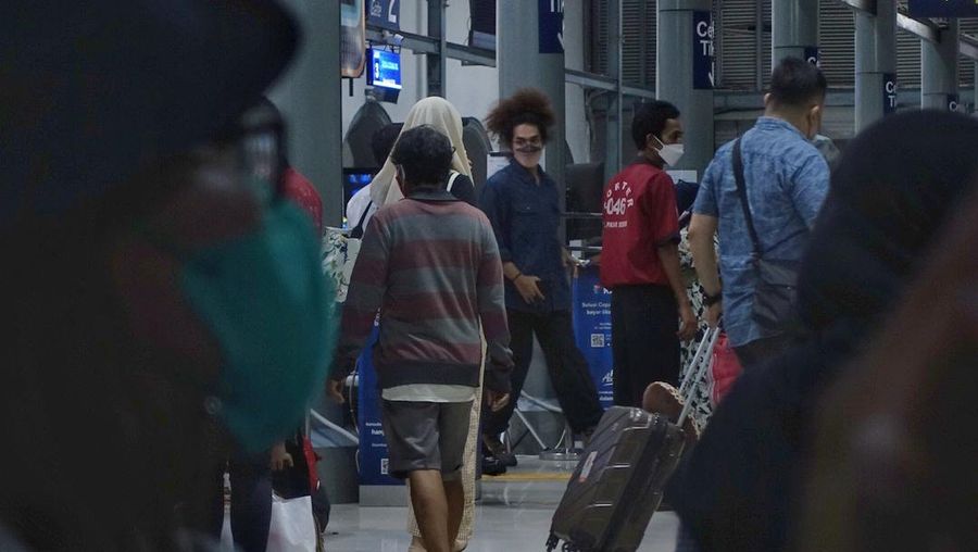 Warga mudik menggunakan angkutan kereta api. Ist