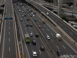 Tol Layang MBZ Km 17-22 Arah Cikampek Macet Imbas Ada Mobil Gangguan