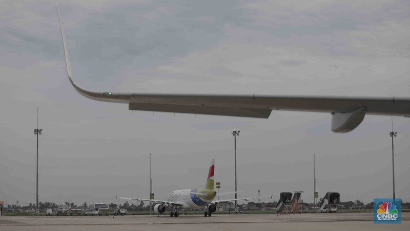 Menteri BUMN Erick Thohir dalam acar pelepasan penerbangan pesawat Pelita Air Service di Bandara Soekarno Hatta, Tangerang, Banten, Kamis (28/4/2022). (CNBC Indonesia/Muhammad Sabki) Menteri BUMN Erick Thohir dalam acar pelepasan penerbangan pesawat Pelita Air Service di Bandara Soekarno Hatta, Tangerang, Banten, Kamis (28/4/2022). (CNBC Indonesia/Muhammad Sabki)