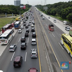 Pemudik 'Meledak' 2023, Orang Ramai-Ramai Mobil Pribadi!
