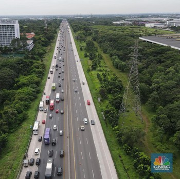 Penampakan Udara Kemacetan di KM 48 Tol Jakarta-Cikampek