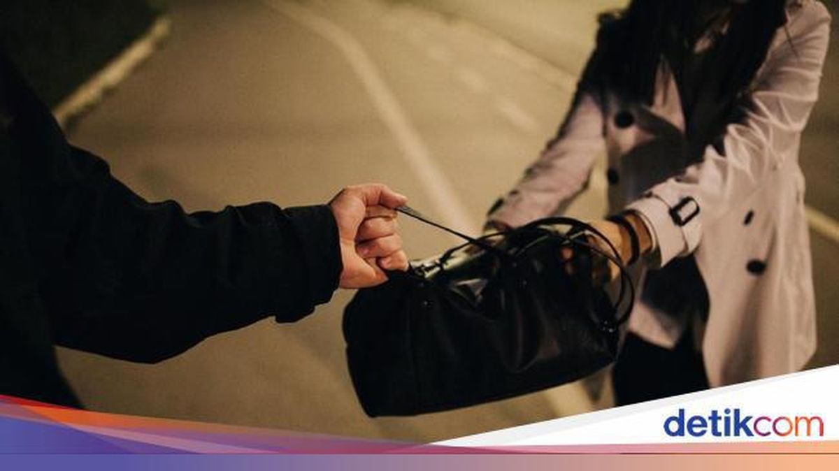 Emak-emak Pedagang Nasi Kuning Dijambret di Bogor, Tas Ditarik Sampai Putus
