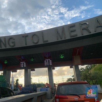 Macet Parah! Sore Ini di Pelabuhan Merak Kendaraan Merayap