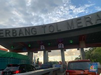 Macet Parah! Sore Ini di Pelabuhan Merak Kendaraan Merayap
