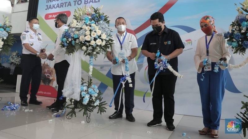 Menteri BUMN Erick Thohir dalam acar pelepasan penerbangan pesawat Pelita Air Service di Bandara Soekarno Hatta, Tangerang, Banten, Kamis (28/4/2022). (CNBC Indonesia/Muhammad Sabki)