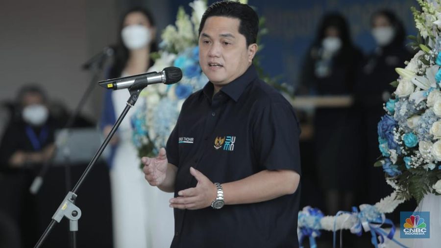 Menteri BUMN Erick Thohir dalam acar pelepasan penerbangan pesawat Pelita Air Service di Bandara Soekarno Hatta, Tangerang, Banten, Kamis (28/4/2022). (CNBC Indonesia/Muhammad Sabki)