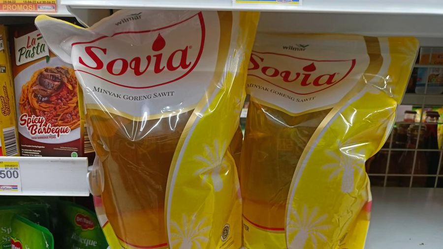 Minyak goreng di Indomaret (CNBC Indonesia/Ferry Sandi)