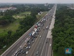 Mengular, Jalan Tol Jakarta Cikampek Macet