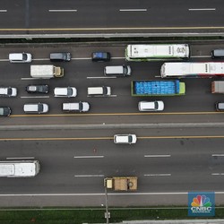 Mobil yang Melintas di Jalan Tol Semakin Ramai, Ada Apa?