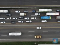 Mobil yang Melintas di Jalan Tol Semakin Ramai, Ada Apa?