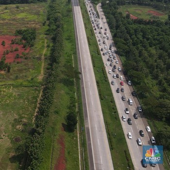 Padat Merayap, Suasana Lalu Lintas Usai Cikampek