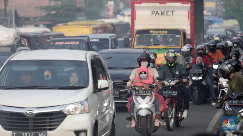 Kemacetan Parah di Simpang Jomin (CNBC Indonesia/Muhammad Sabki)