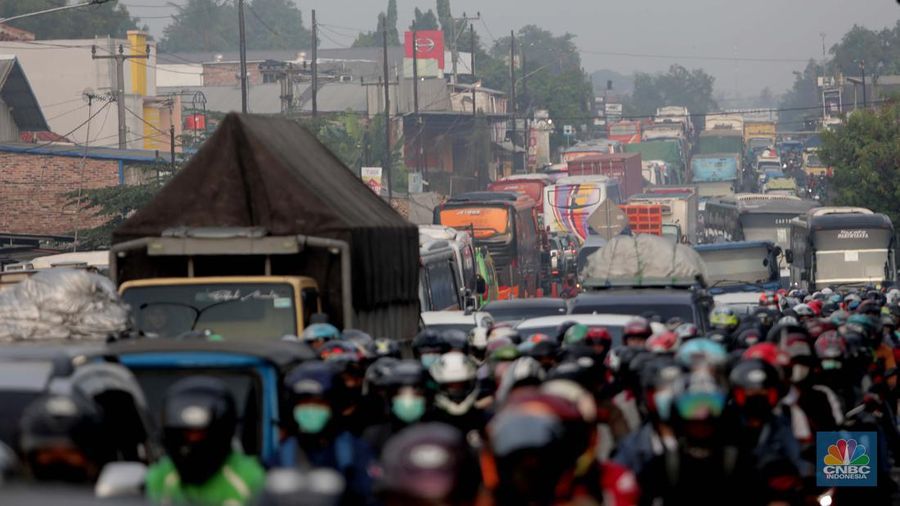 Kemacetan Parah di Simpang Jomin (CNBC Indonesia/Muhammad Sabki)