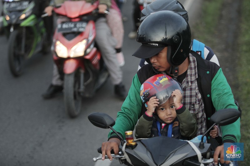 Kemacetan Parah di Simpang Jomin (CNBC Indonesia/Muhammad Sabki)