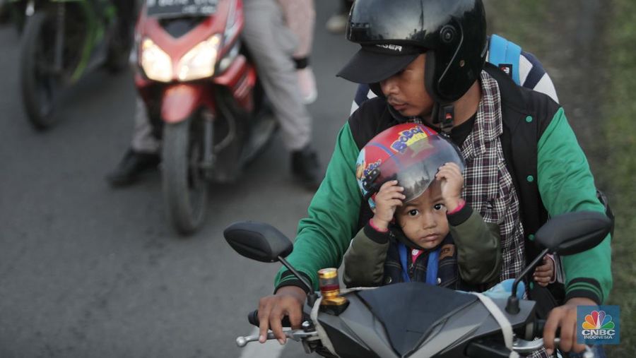 Kemacetan Parah di Simpang Jomin (CNBC Indonesia/Muhammad Sabki)