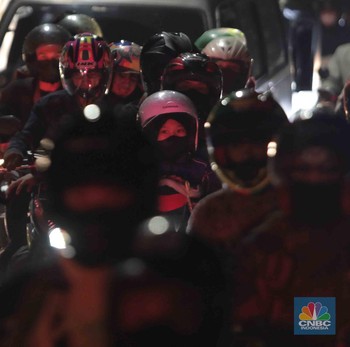 Menyemut! Seperti Ini Atmosfer Pemudik Motor di Karawang