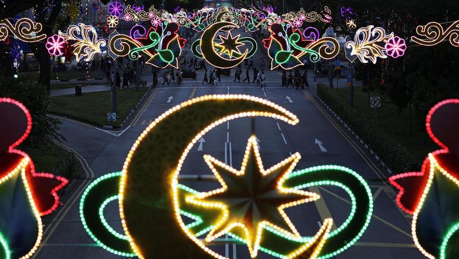 Festive lighting decorates the streets in Geylang Serai, ahead of Eid al-Fitr, also known as Hari Raya Puasa, in Singapore April 29, 2022. Picture taken April 29, 2022. REUTERS/Edgar Su     TPX IMAGES OF THE DAY