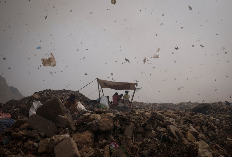SOUTHASIA-WEATHER/HEATWAVE An excavator tries to contain the fire as smoke billows from burning garbage on a hot summer day, at the Bhalswa landfill site in New Delhi, India, April 29, 2022. REUTERS/Adnan Abidi TPX IMAGES OF THE DAY