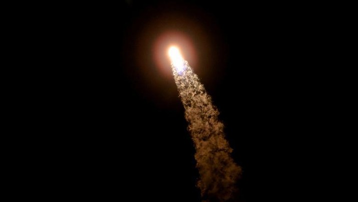 A SpaceX Falcon 9 rocket lifts off carrying three NASA astronauts and one ESA astronaut on a six-month expedition to the International Space Station, at Cape Canaveral, Florida, April 27. REUTERS/Steve Nesius A SpaceX Falcon 9 rocket lifts off carrying three NASA astronauts and one ESA astronaut on a six-month expedition to the International Space Station, at Cape Canaveral, Florida, April 27. REUTERS/Steve Nesius
