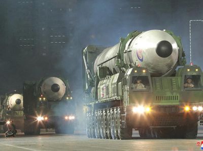 Di Depan Pejabat Rusia-China, Kim Jong Un Pamer Rudal Nuklir Baru