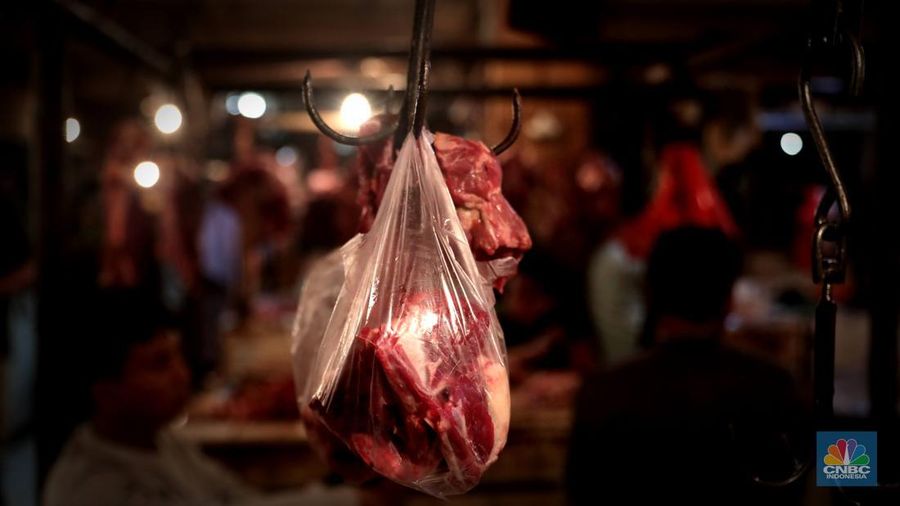 Kenaikan Harga Daging Jelang Lebaran. (CNBC Indonesia/Muhammad Sabki)