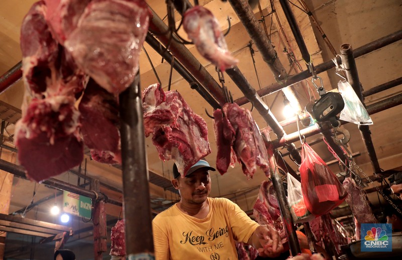 Kenaikan Harga Daging Jelang Lebaran. (CNBC Indonesia/Muhammad Sabki)
