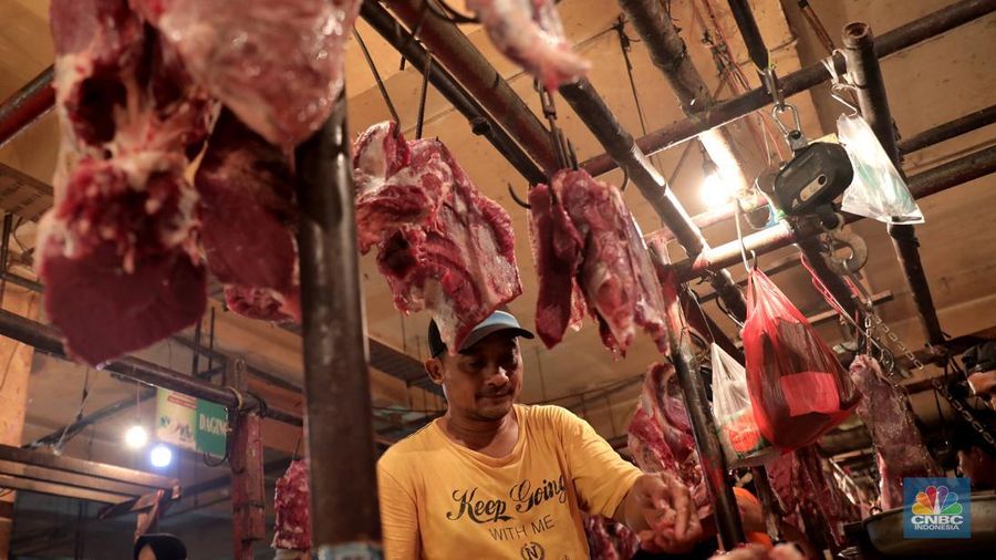 Kenaikan Harga Daging Jelang Lebaran. (CNBC Indonesia/Muhammad Sabki)